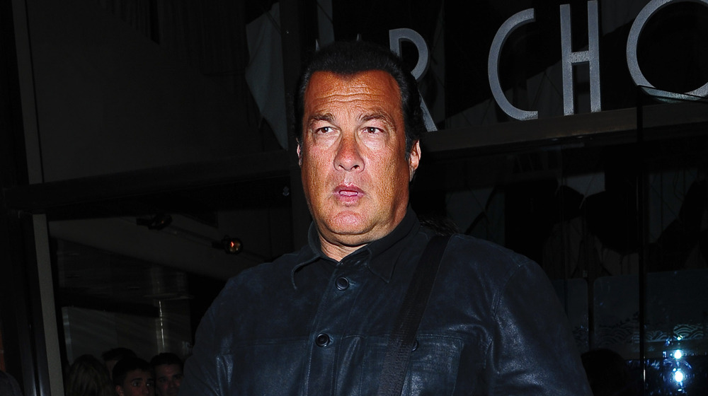 Steven Seagal enters restaurant