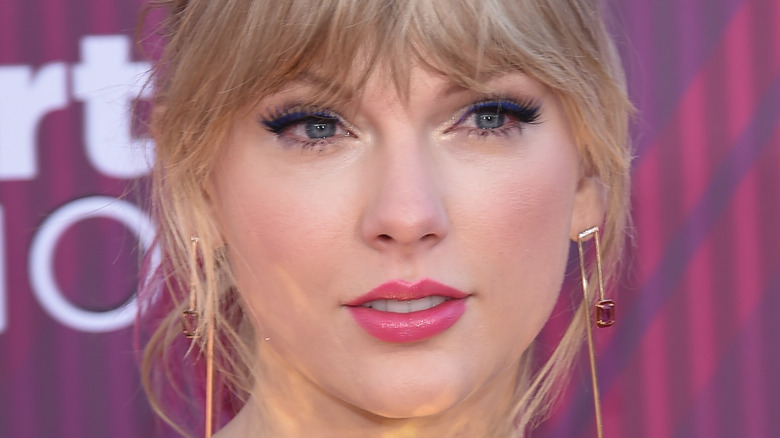 Taylor Swift smiles on the red carpet