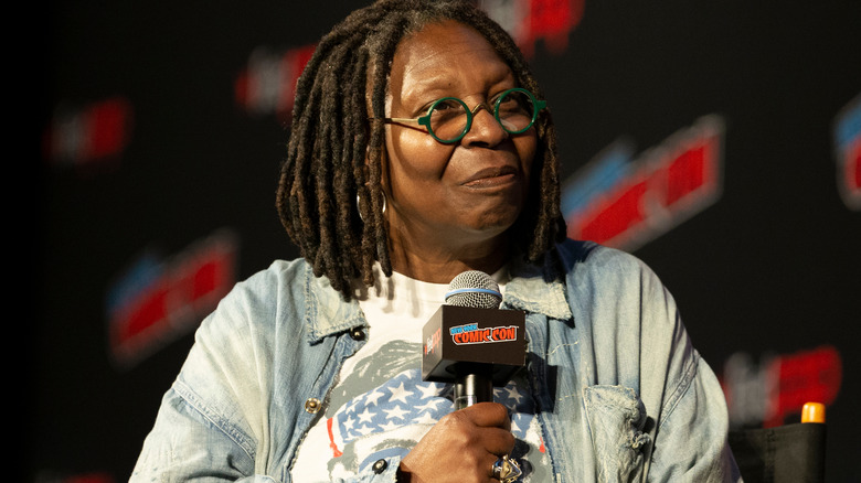 Whoopi Goldberg hodling a mic