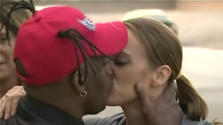 Coolio kisses Mimi on Celebrity Wife Swap