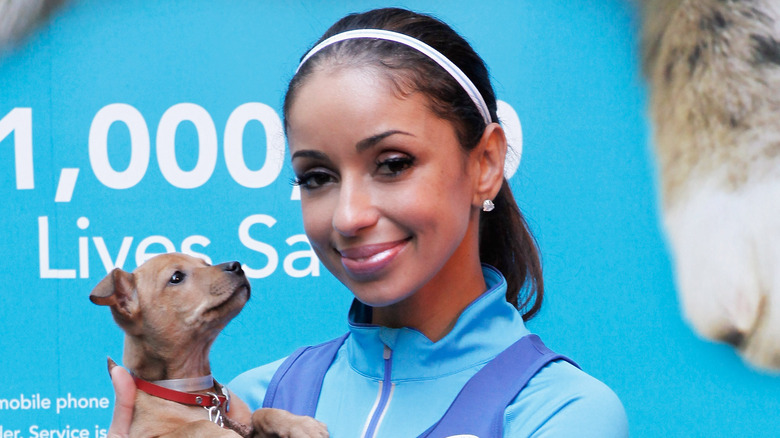 Mýa holding a puppy