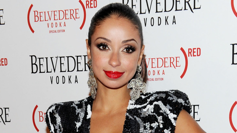 Mýa in red lipstick 