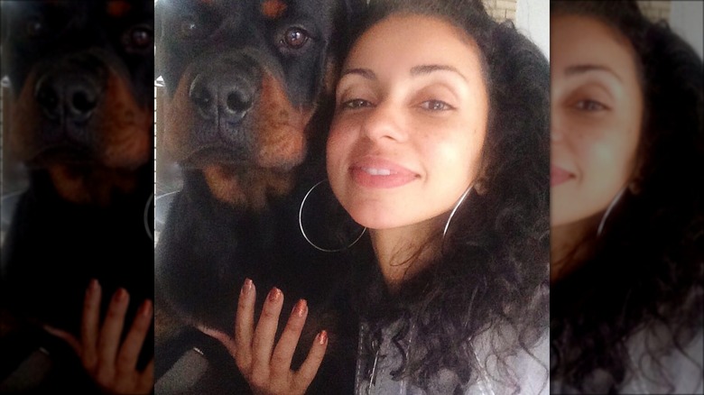 Mýa selfie with her dog