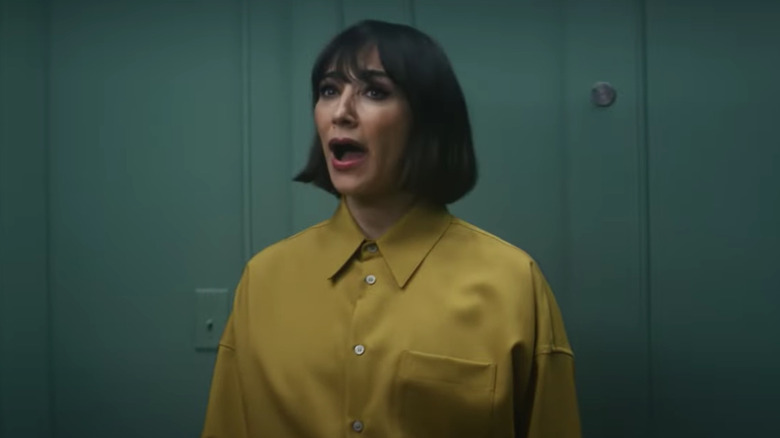 Rashida Jones singing in the Expedia ad