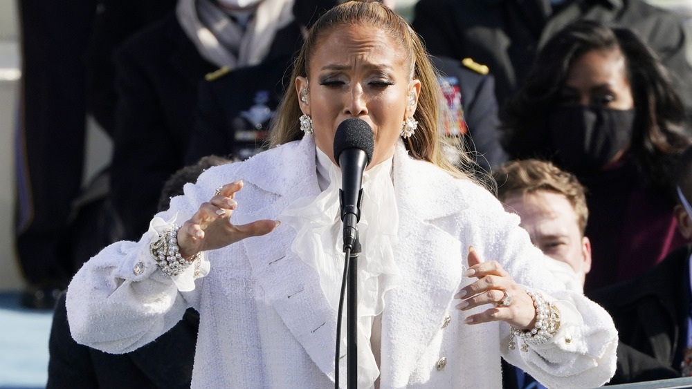 Jennifer Lopez singing