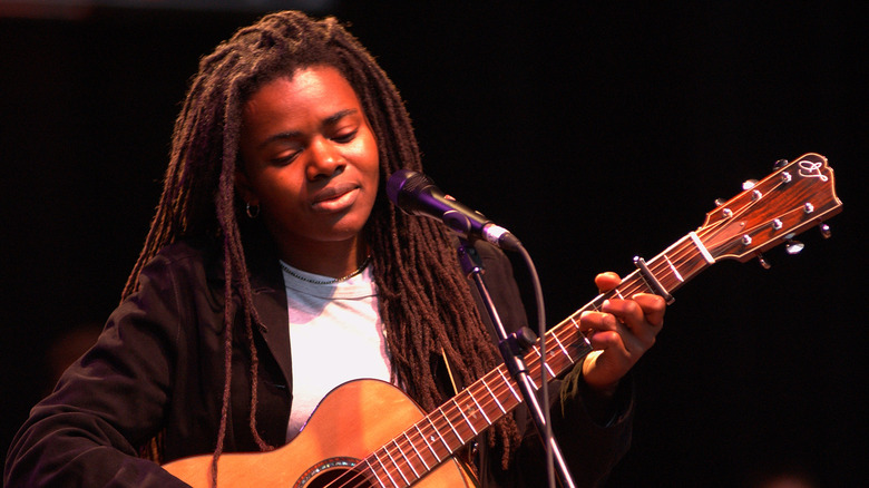 Tracy Chapman playing guitar