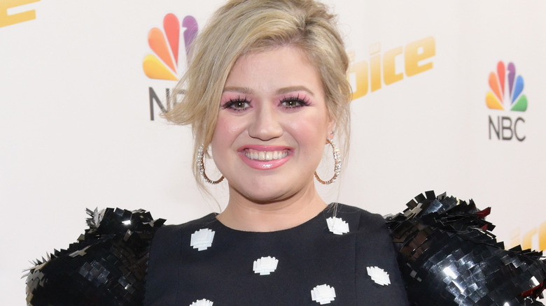 Kelly Clarkson smiling at press event for The Voice