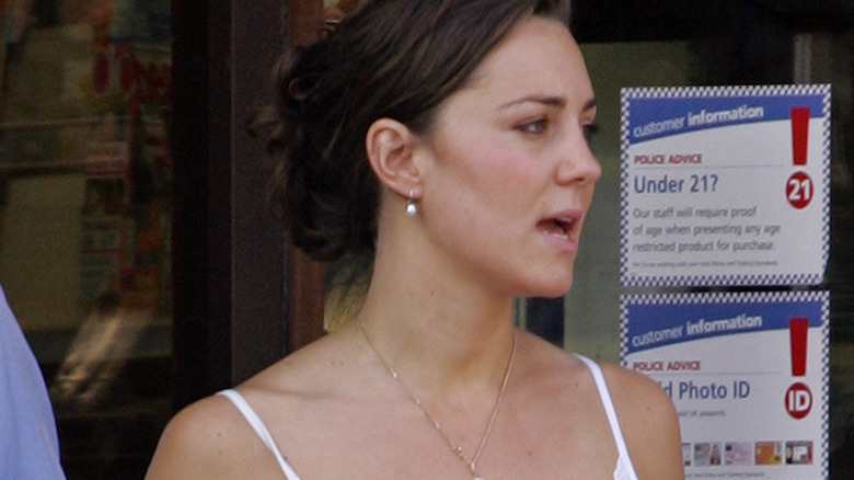 Kate Middleton walking no makeup