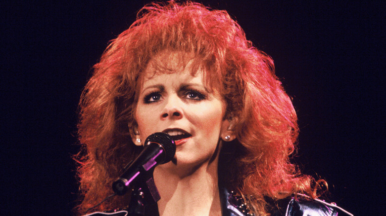 Reba McEntire singing