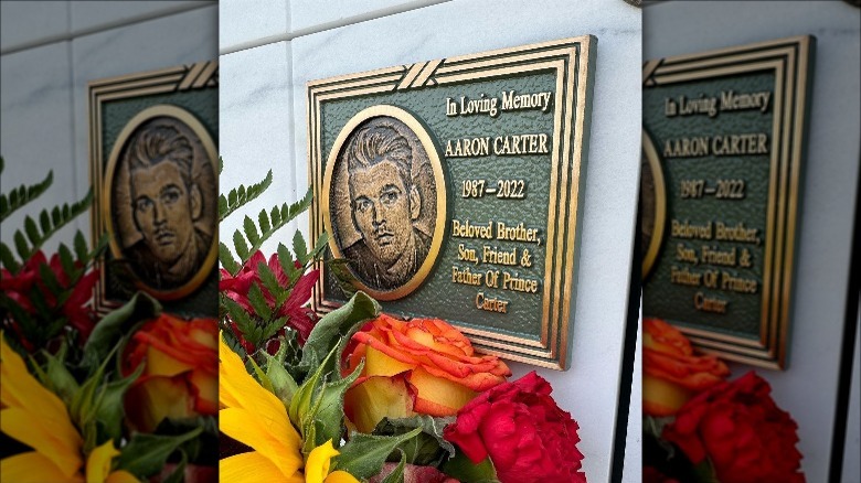 Image of Aaron Carter's memorial plate