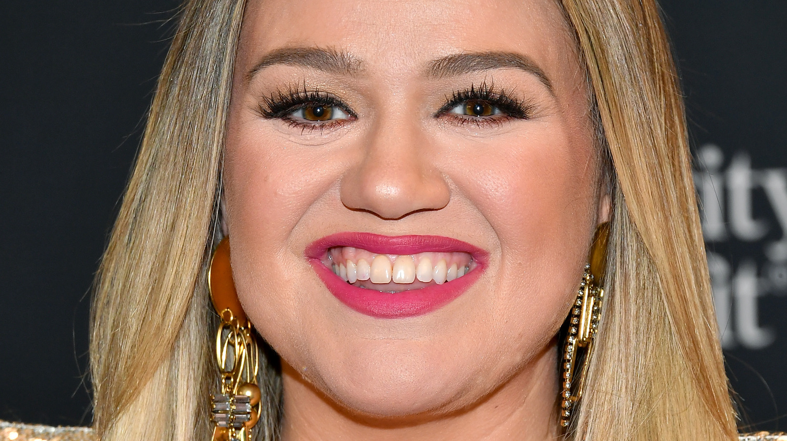 the-sad-reason-kelly-clarkson-didn-t-know-her-siblings-growing-up