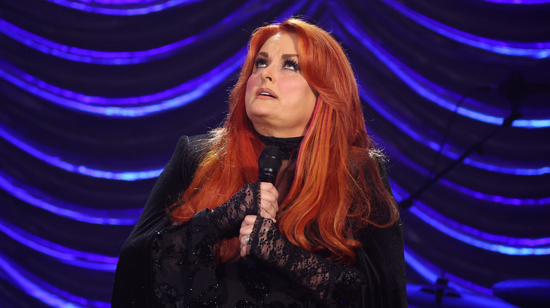 Wynonna Judd performs tribute for mother Naomi