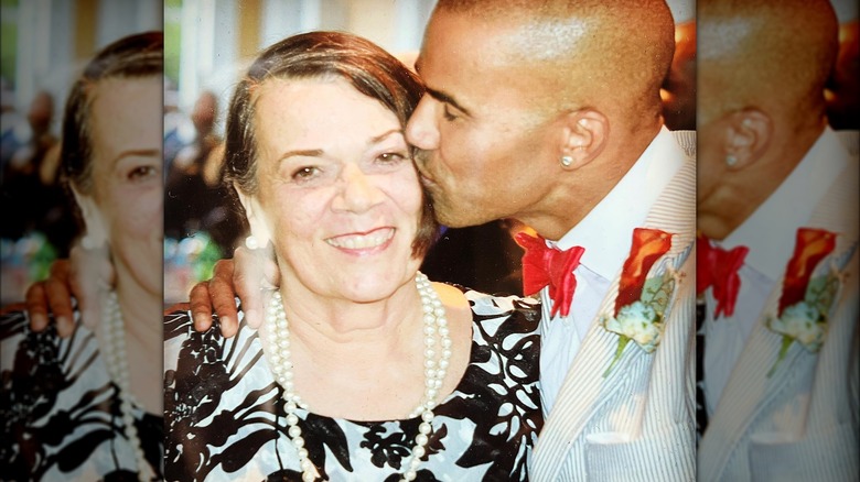 Shemar Moore kisses his mother on the cheek