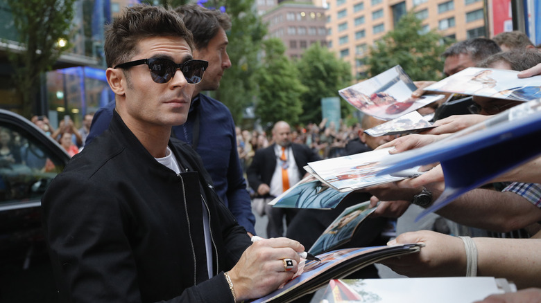 Zac Efron signing autographs