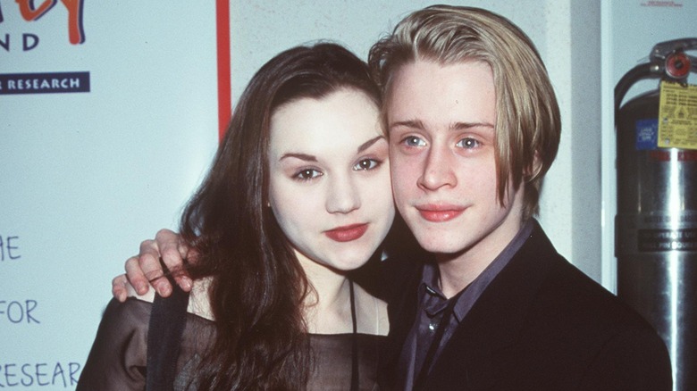 Macaulay Culkin and Rachel Miner posing