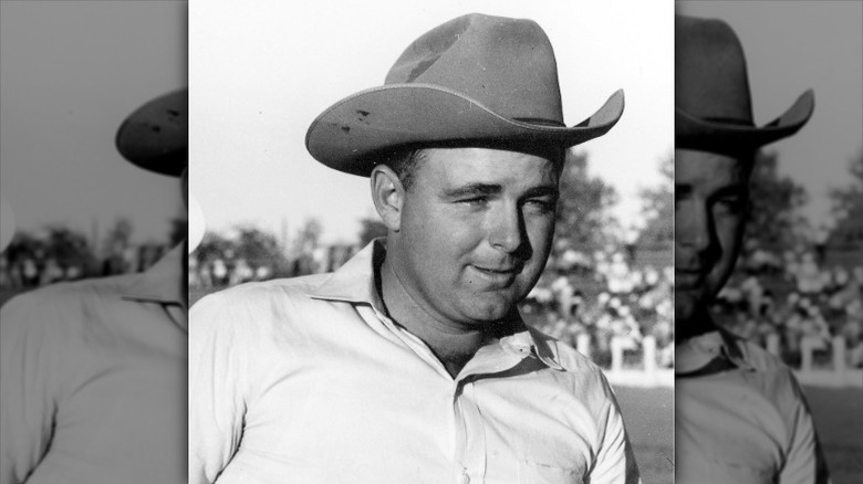 Reba McEntire's father smiles in a cowboy hat