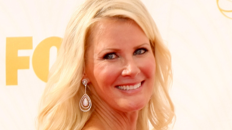 Sandra Lee with wide smile on the red carpet