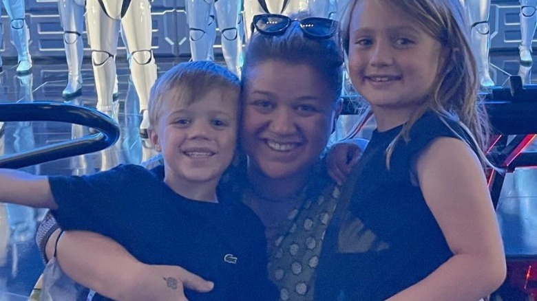 Kelly Clarkson with kids Remington and River