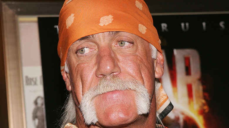 Hulk Hogan posing for cameras