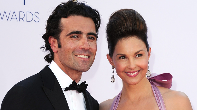 Ashley Judd and Dario Franchitti posing