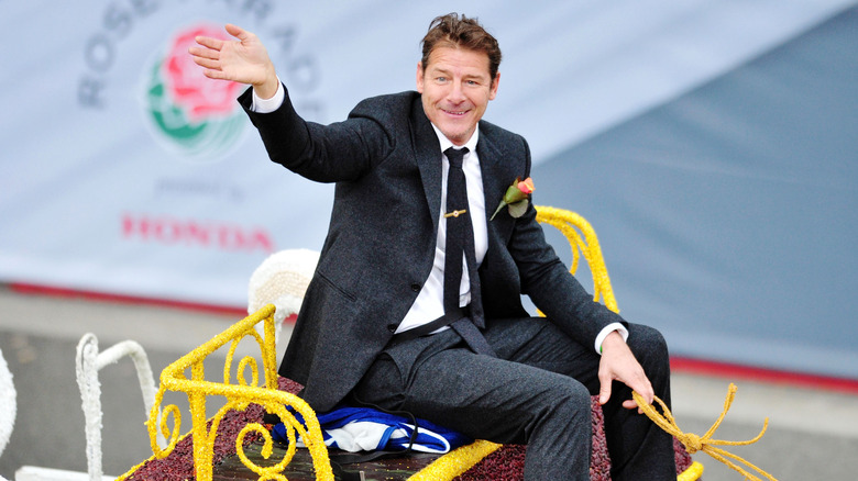 Ty Pennington waving