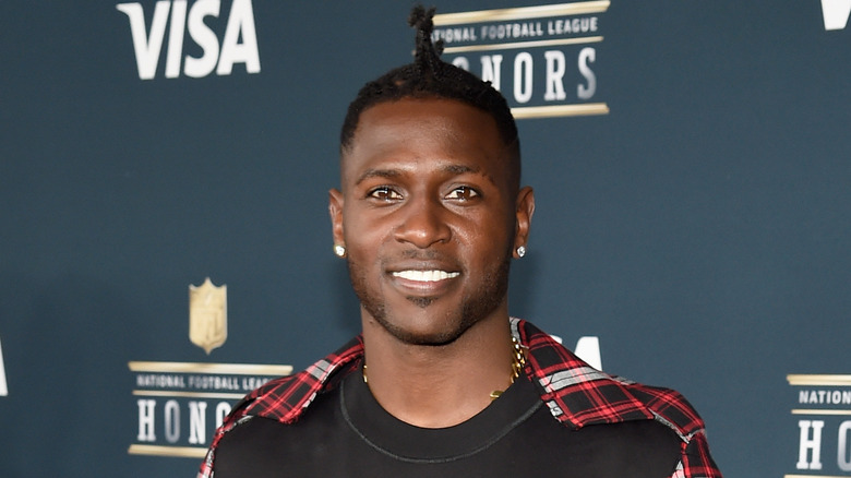 Antonio Brown posing for cameras