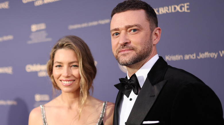 Jessica Biel and Justin Timberlake posing