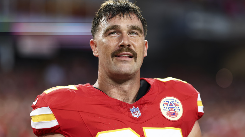 Travis Kelce without a helmet on field