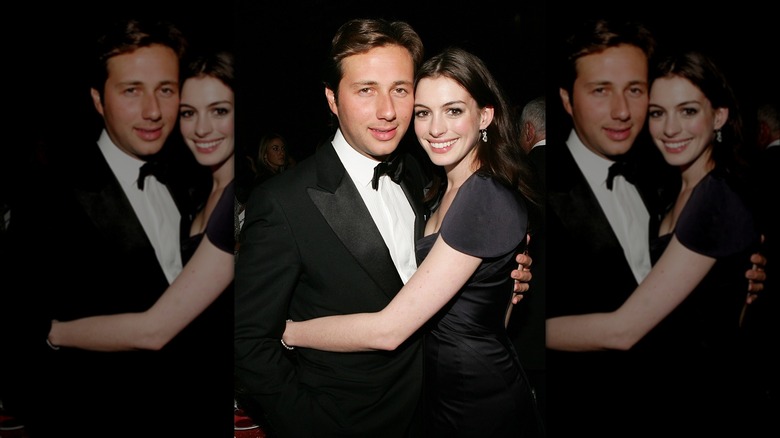 Anne Hathaway, Raffaello Follieri embracing