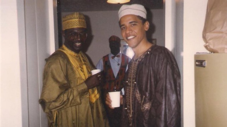 Barack and Malik Obama posing together