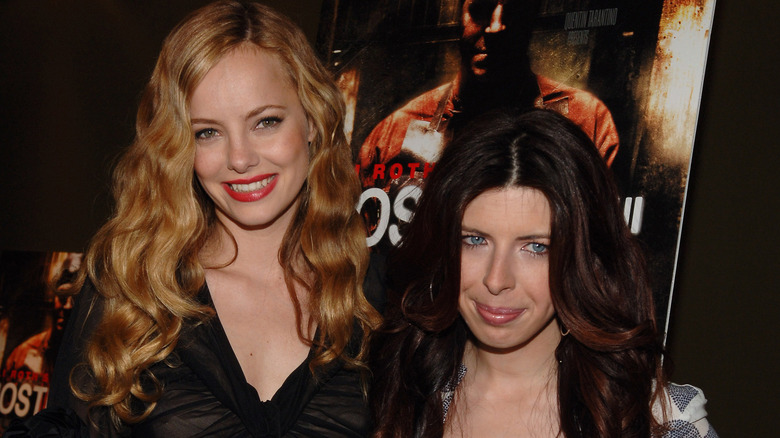 Bijou Phillips, Heather Matarazzo posing