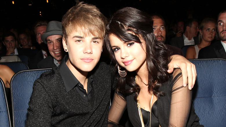 Justin Bieber hugs Selena Gomez