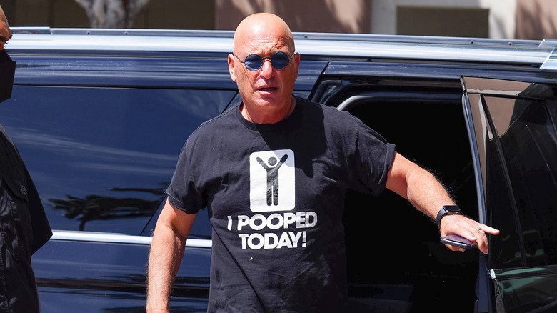 Howie Mandel leaving van