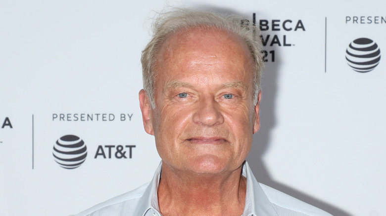 Kelsey Grammer posing for cameras