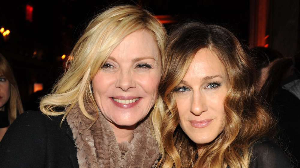 Kim Cattrall and Sarah Jessica Parker posing together