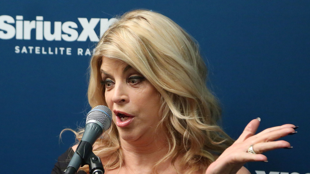Kirstie Alley spekaing into microphone