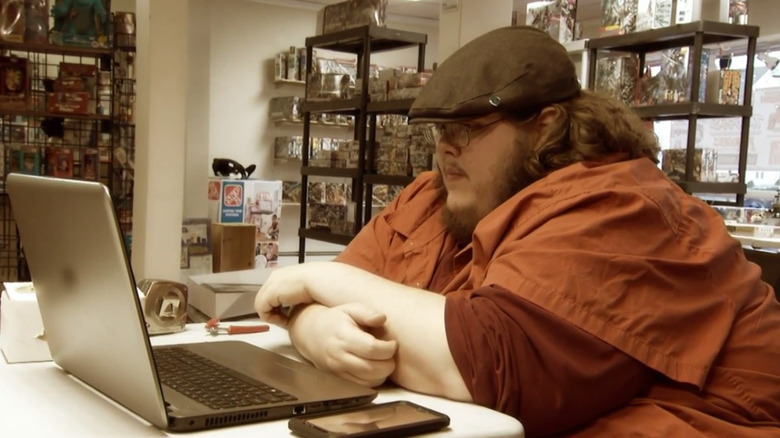 Justin looking at computer on My 600-lb Life