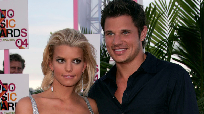 Nick Lachey and Jessica Simpson posing in 2004