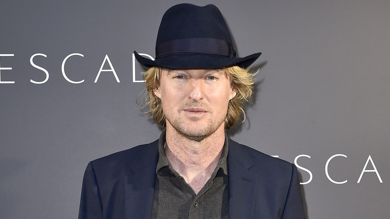 Owen Wilson poses for a photo on the red carpet 