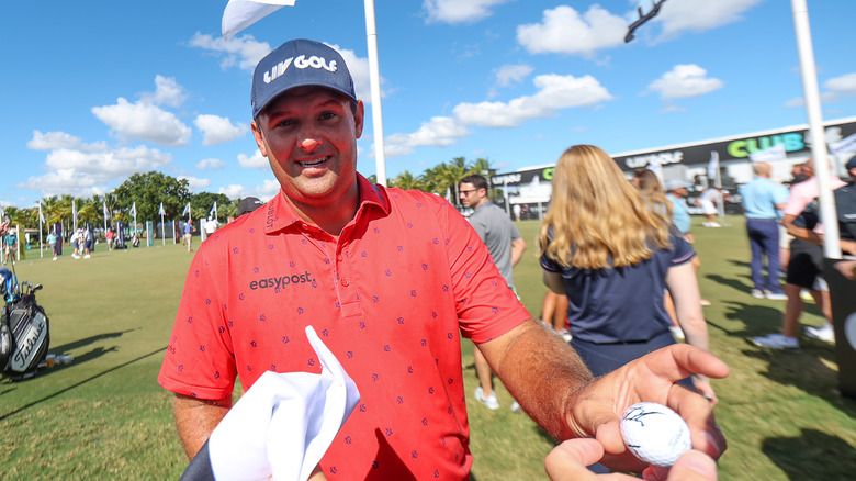 Patrick Reed, talking with fans