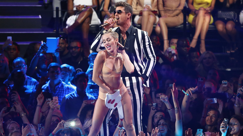 Miley Cyrus VMAs performance with Robin Thicke