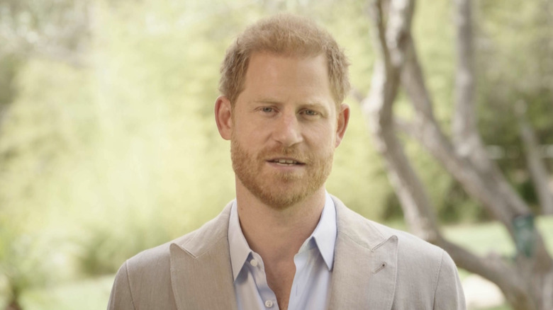 Prince Harry beige suit light blue shirt