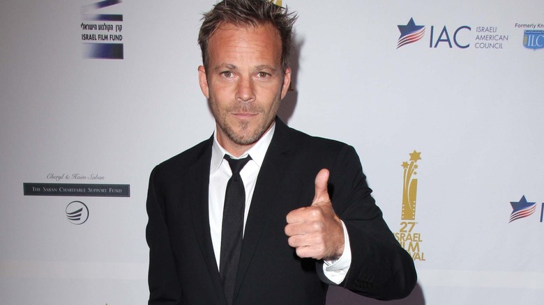 Stephen Dorff gives a thumbs up