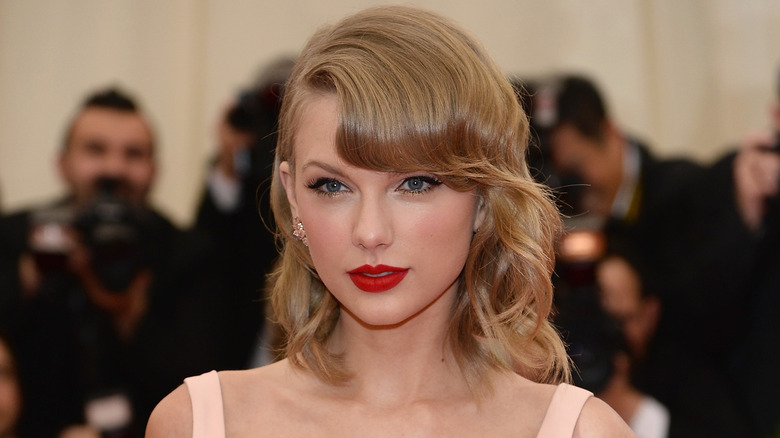 Taylor Swift sports red lipstick