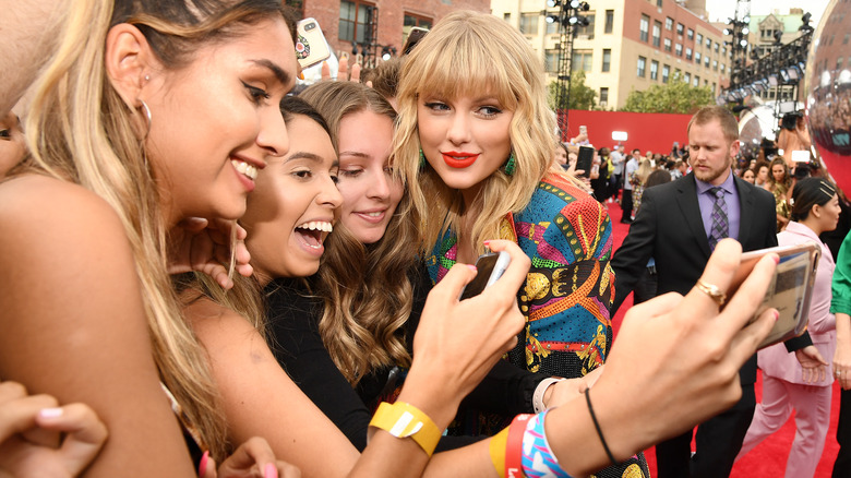 Swifties take a selfie with Taylor Swift