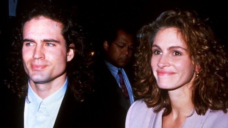 Jason Patric and Julia Roberts smiling 