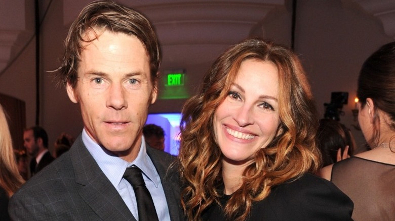 Julia Roberts smiling with Danny Moder