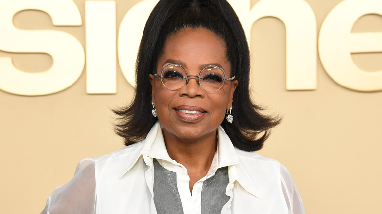 Oprah Winfrey posing