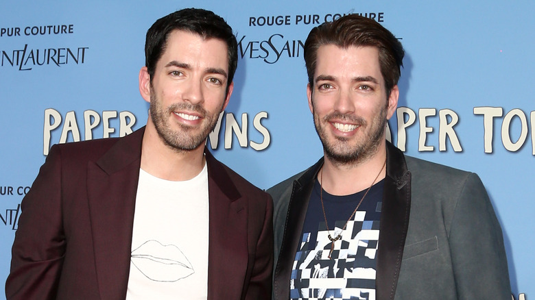 Jonathan and Drew Scott at an event 