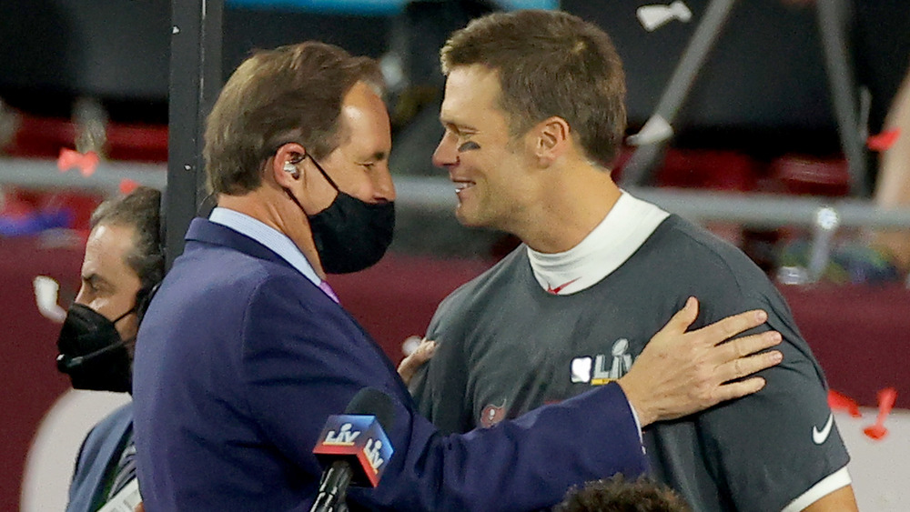 Announcer Jim Nantz hugging a maskless Tom Brady at Super Bowl LV